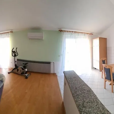 Mitros * Malinska